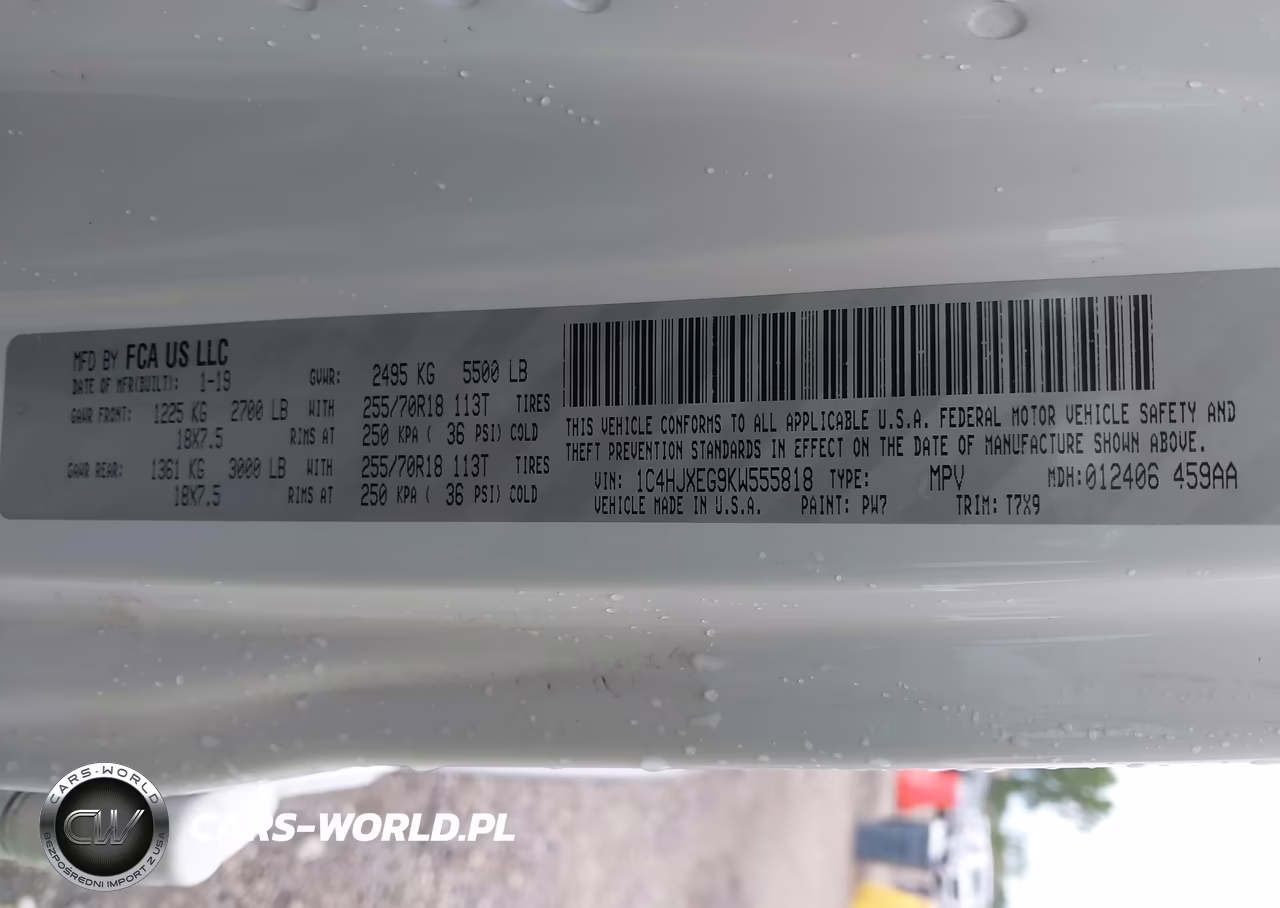 2019 Jeep Wrangler Unlimited Sahara 4X4 VIN:1C4HJXEG9KW555818 - 9