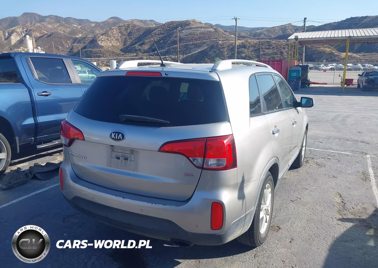 2014 Kia Sorento Lx VIN:5XYKT3A68EG434513 - 4