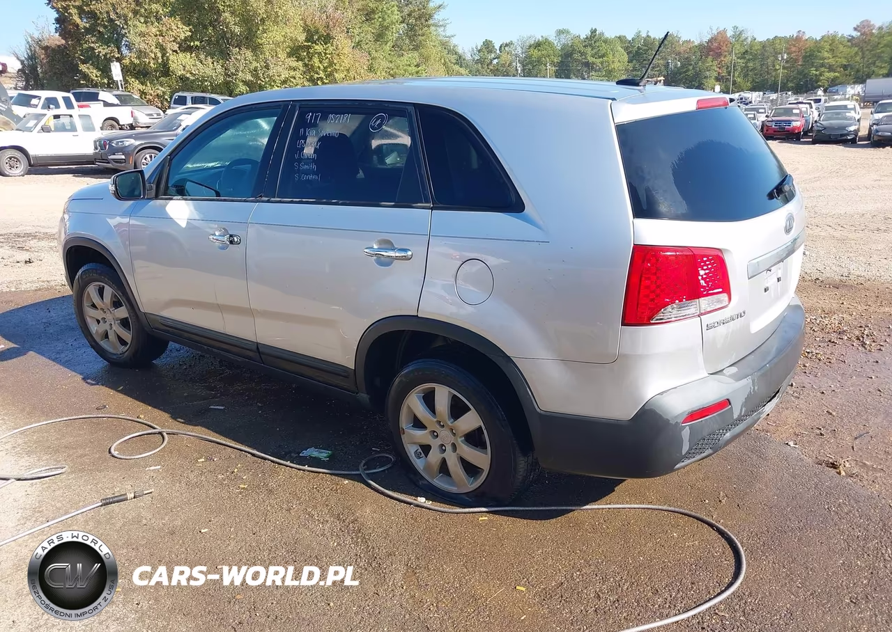2011 Kia Sorento Lx VIN:5XYKT3A15BG052181 - 3