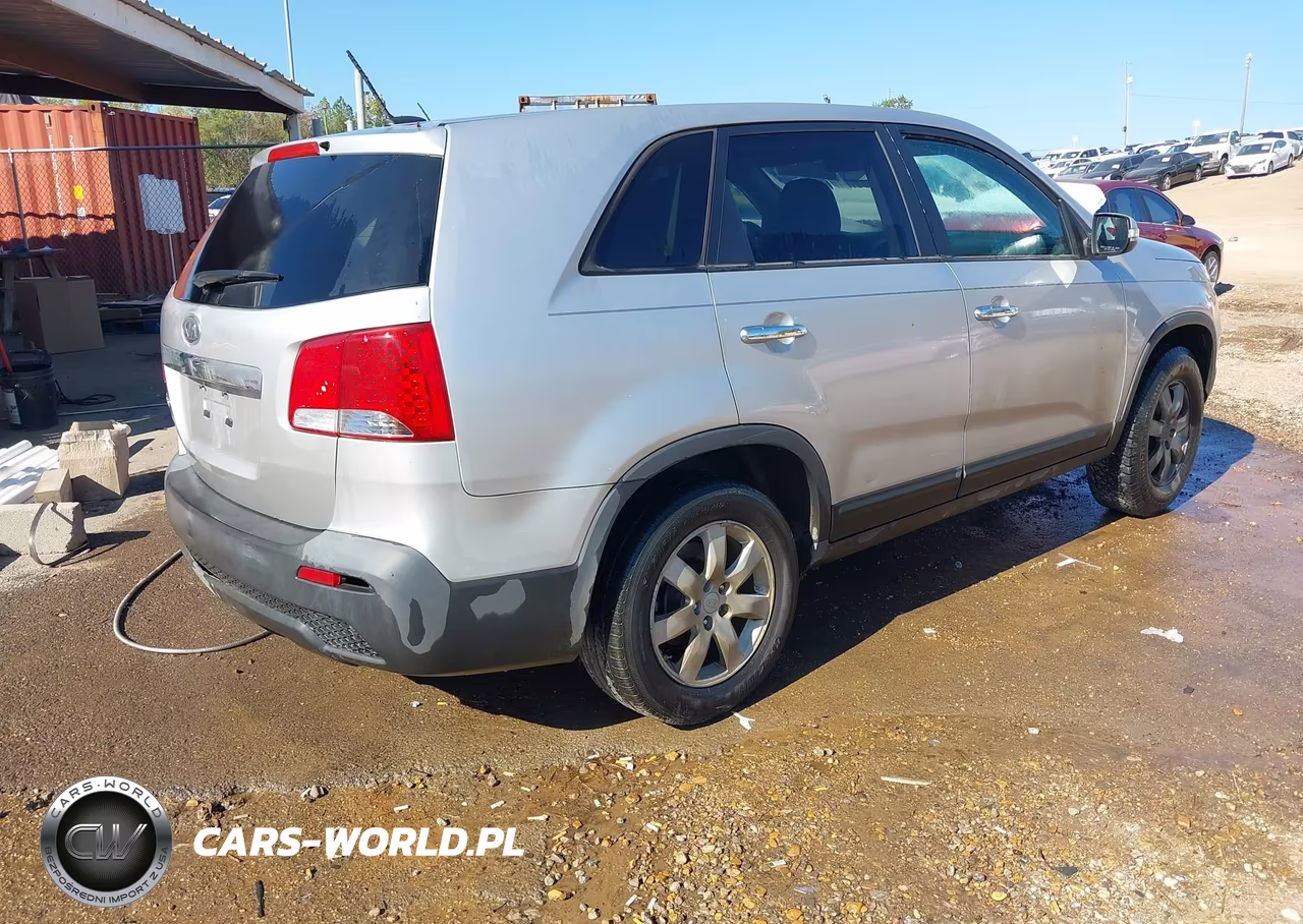 2011 Kia Sorento Lx VIN:5XYKT3A15BG052181 - 4