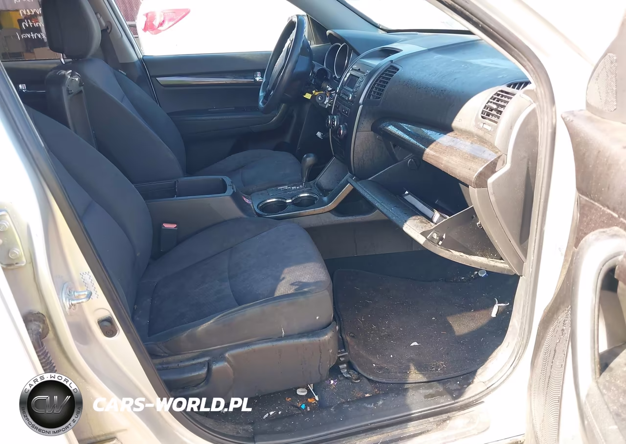 2011 Kia Sorento Lx VIN:5XYKT3A15BG052181 - 5