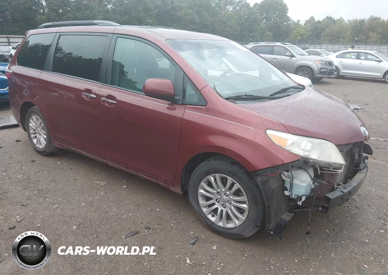 2016 Toyota Sienna Xle 8 Passenger