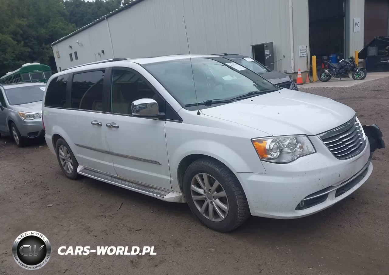 2015 Chrysler Town & Country Limited Platinum – zdjęcie 1 z 16