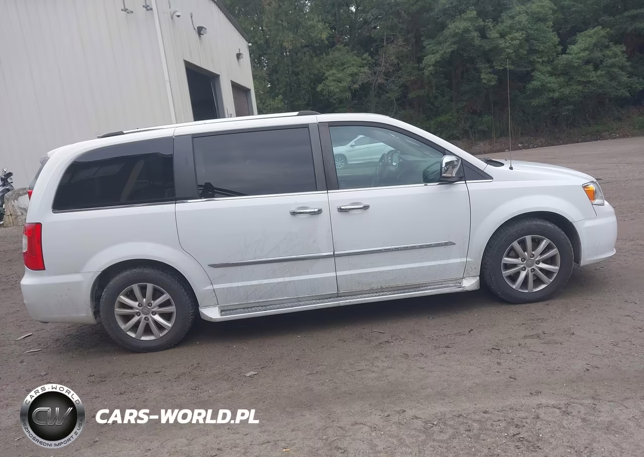 2015 Chrysler Town & Country Limited Platinum VIN:2C4RC1GG4FR753715 - 13