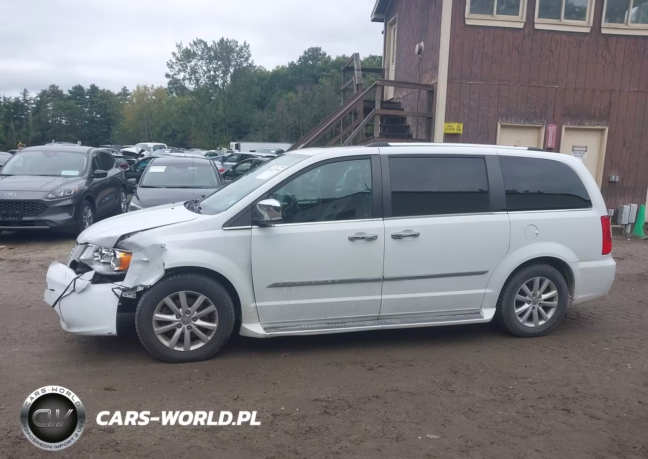 2015 Chrysler Town & Country Limited Platinum VIN:2C4RC1GG4FR753715 - 14