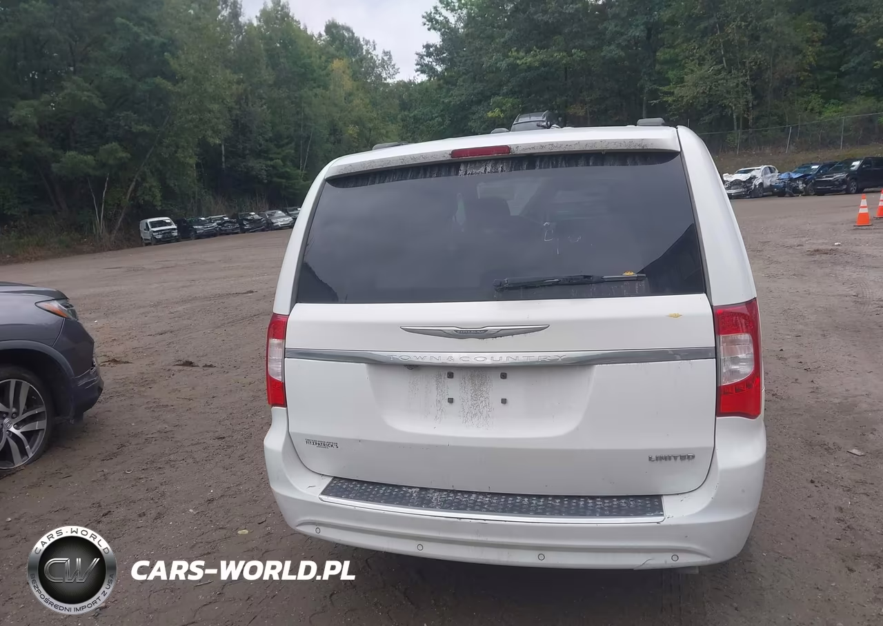 2015 Chrysler Town & Country Limited Platinum VIN:2C4RC1GG4FR753715 - 16
