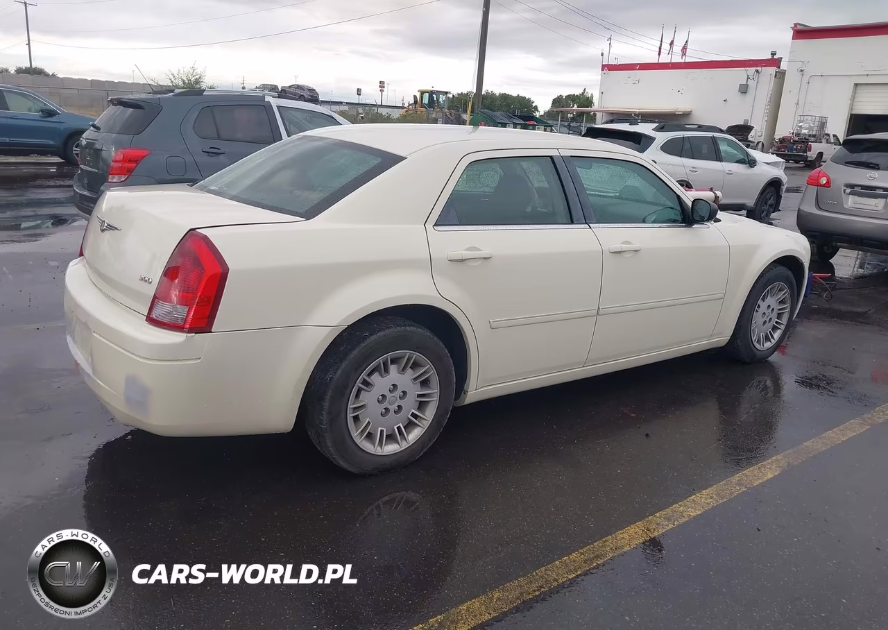 2007 Chrysler 300 VIN:2C3KA43R17H868381 - 4