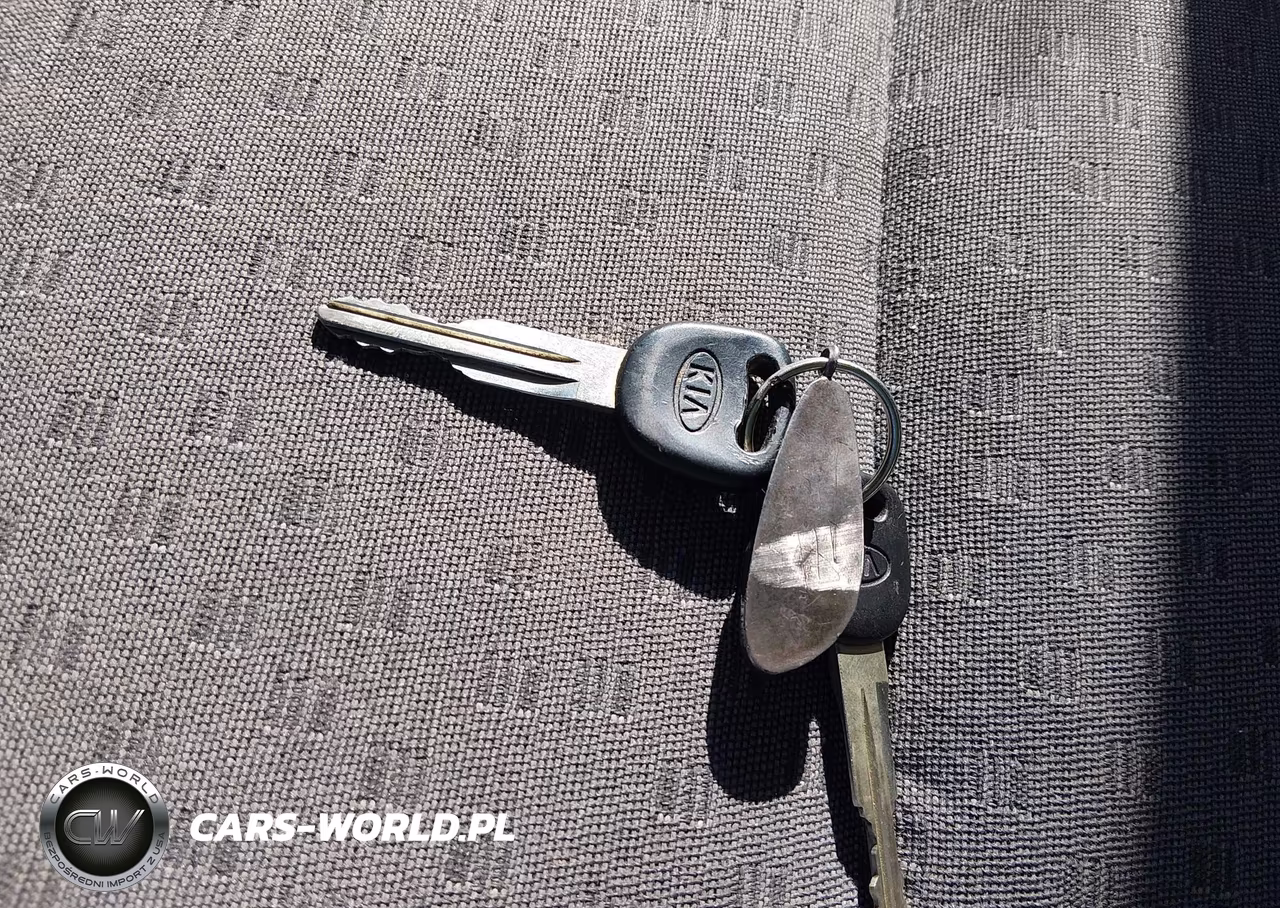 2003 Kia Rio Cinco VIN:KNADC165036143952 - 11