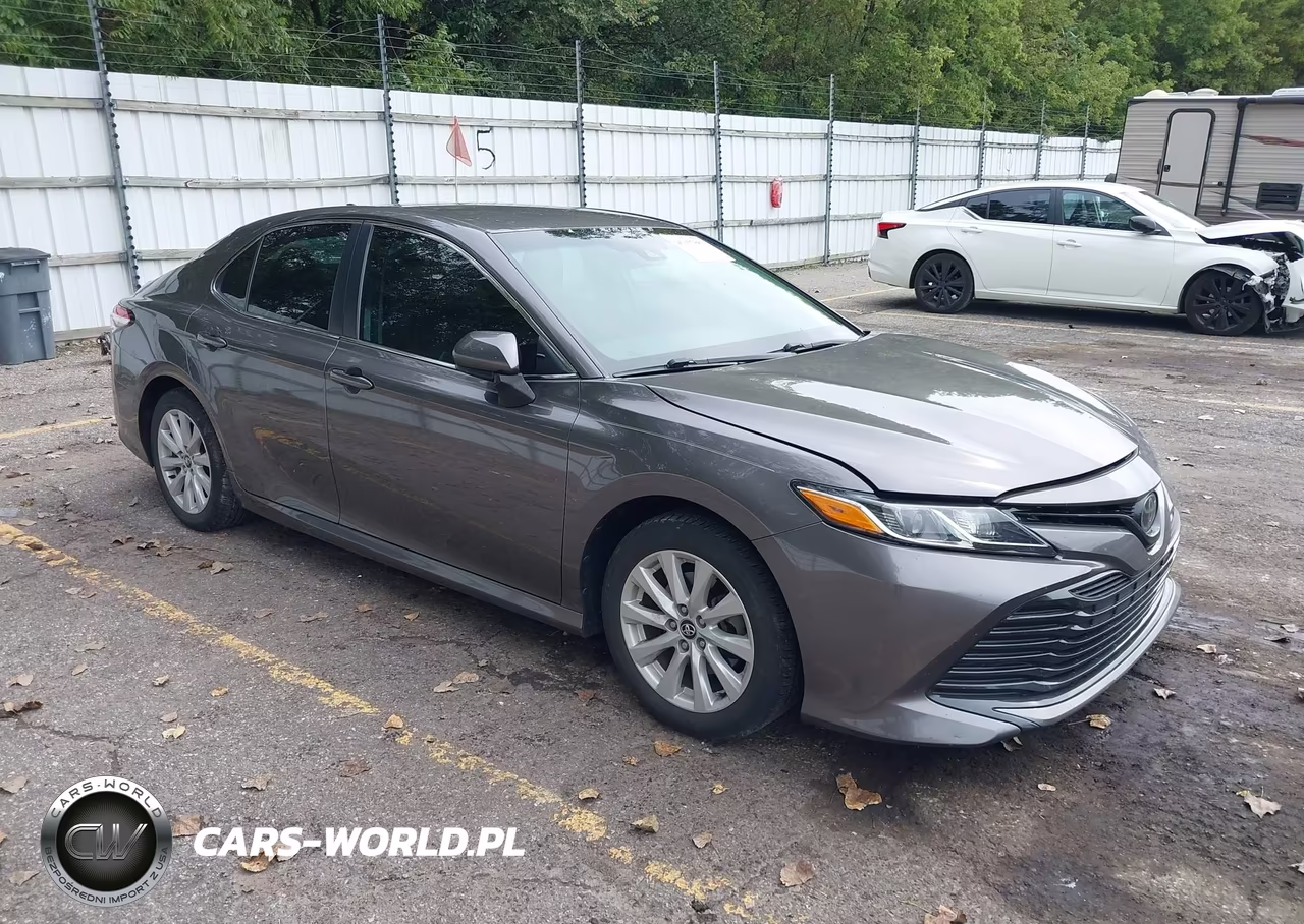 2020 Toyota Camry Le – zdjęcie 1 z 16