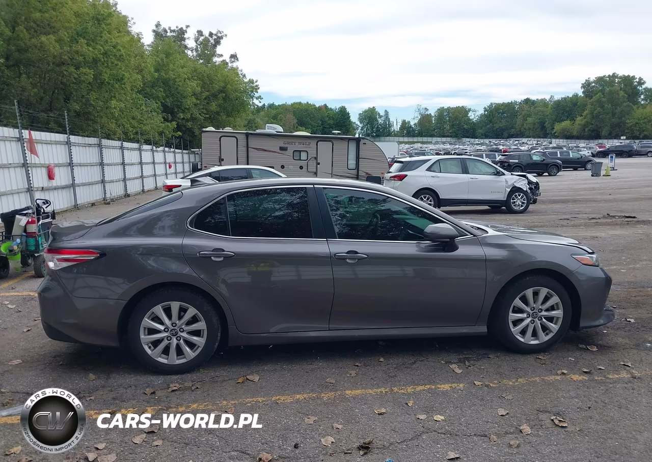 2020 Toyota Camry Le VIN:4T1C11AK8LU336620 - 13
