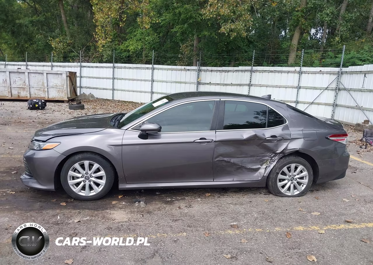 2020 Toyota Camry Le VIN:4T1C11AK8LU336620 - 14