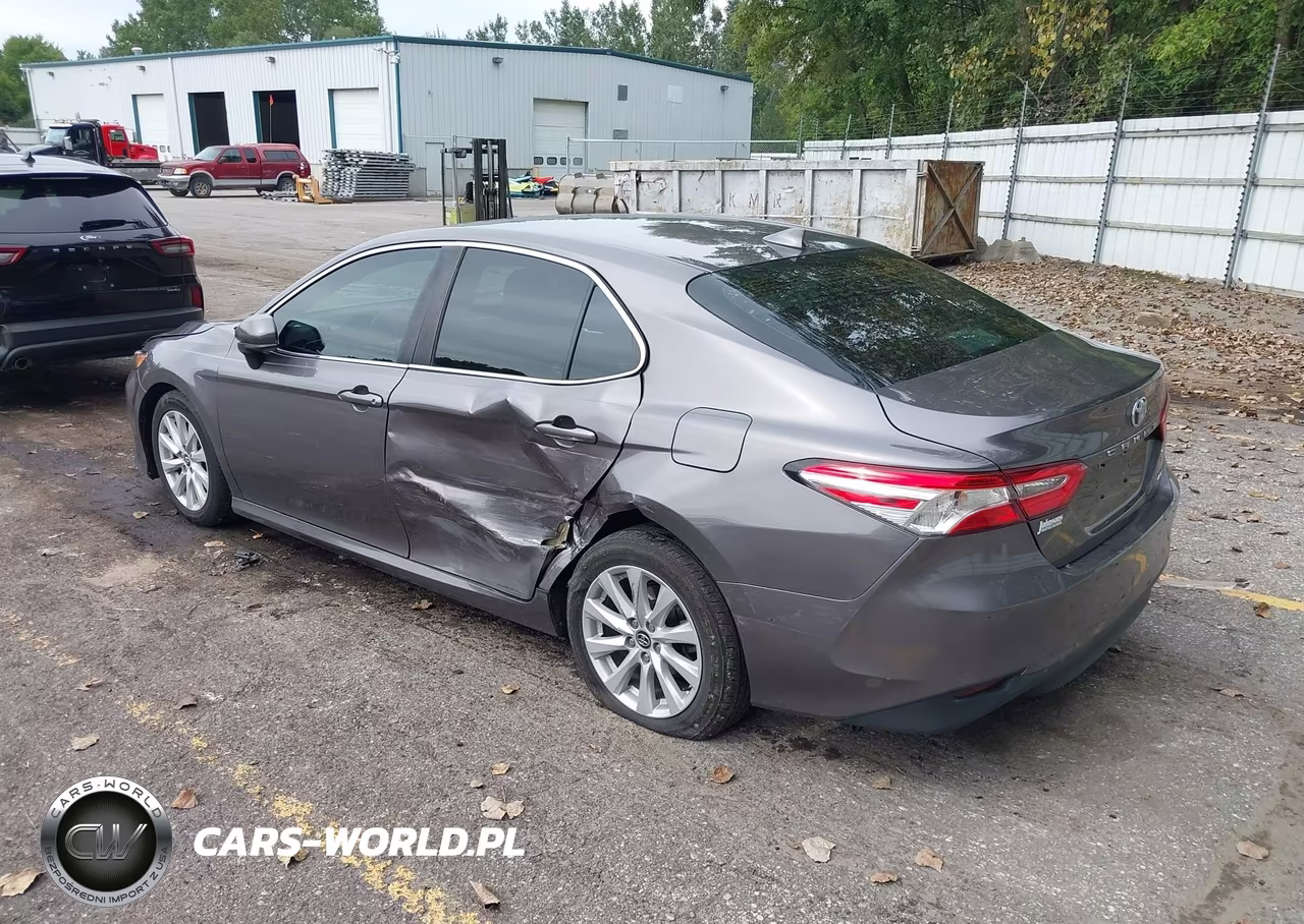 2020 Toyota Camry Le VIN:4T1C11AK8LU336620 - 3