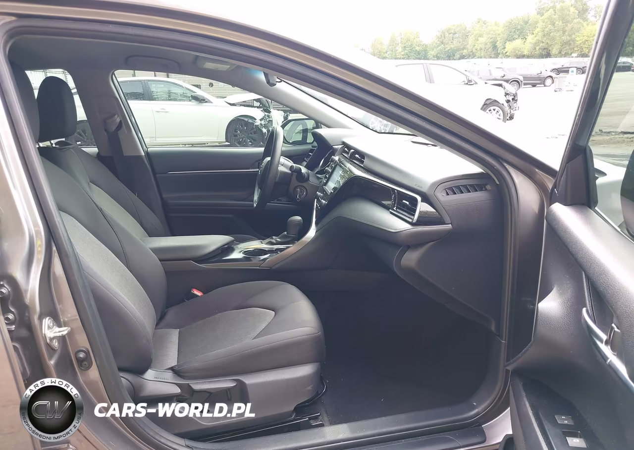 2020 Toyota Camry Le VIN:4T1C11AK8LU336620 - 5