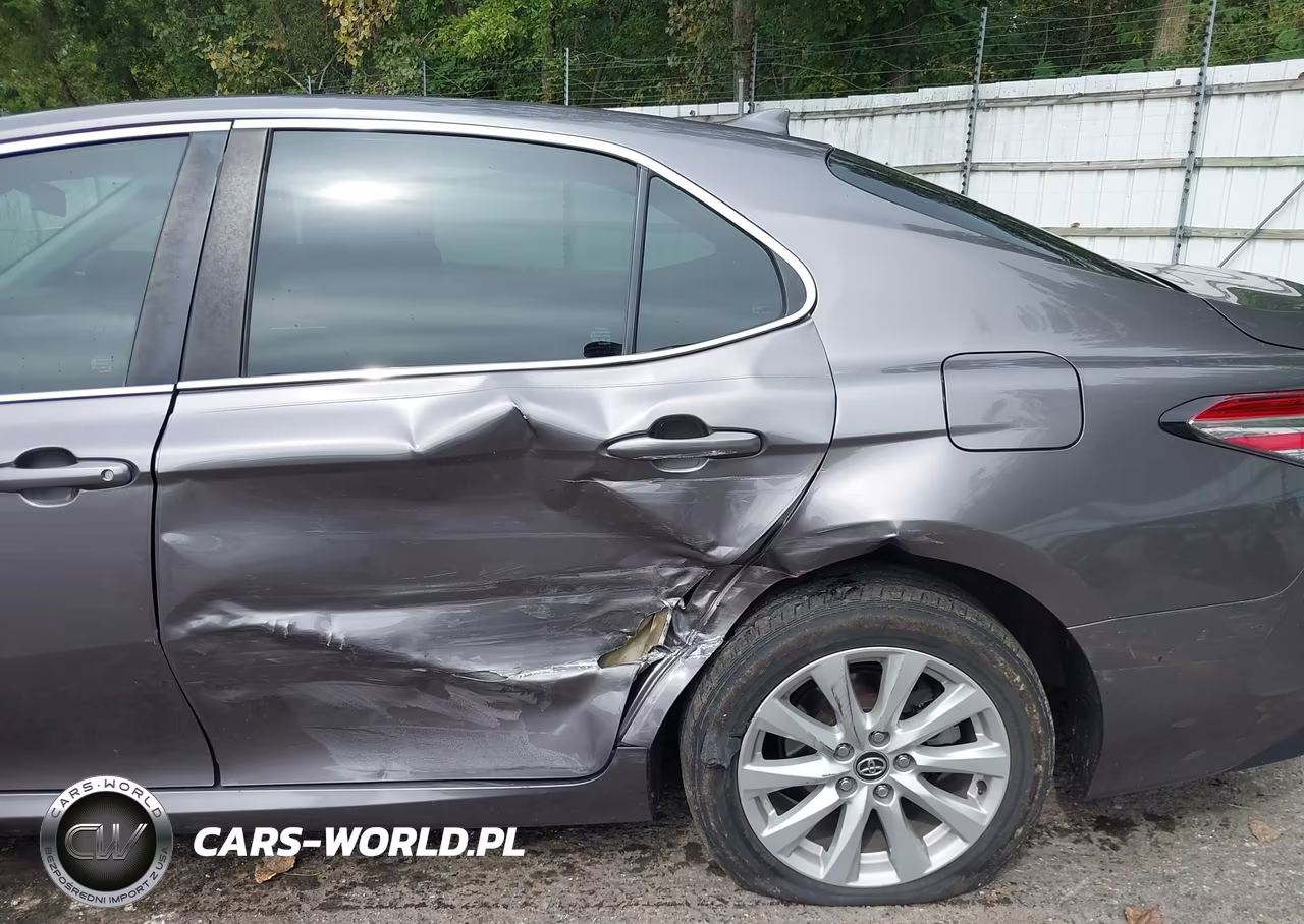 2020 Toyota Camry Le VIN:4T1C11AK8LU336620 - 6