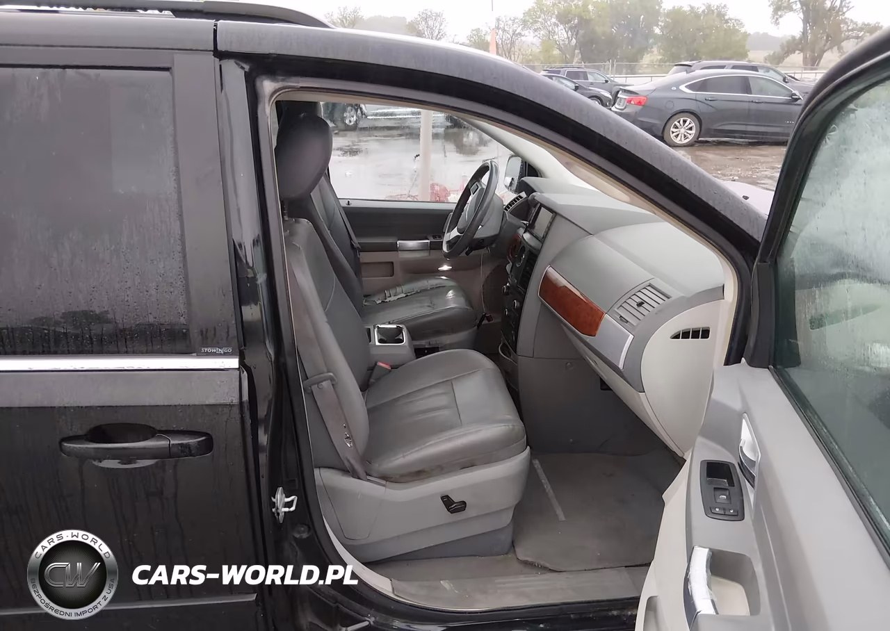 2008 Chrysler Town & Country Touring VIN:2A8HR54P88R613569 - 5