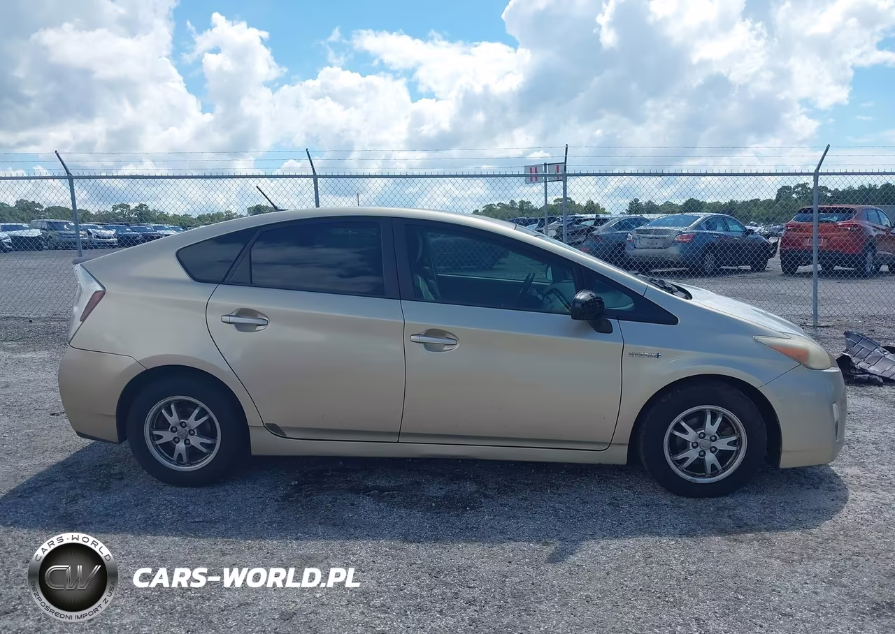 2011 Toyota Prius Two VIN:JTDKN3DU1B0261696 - 13