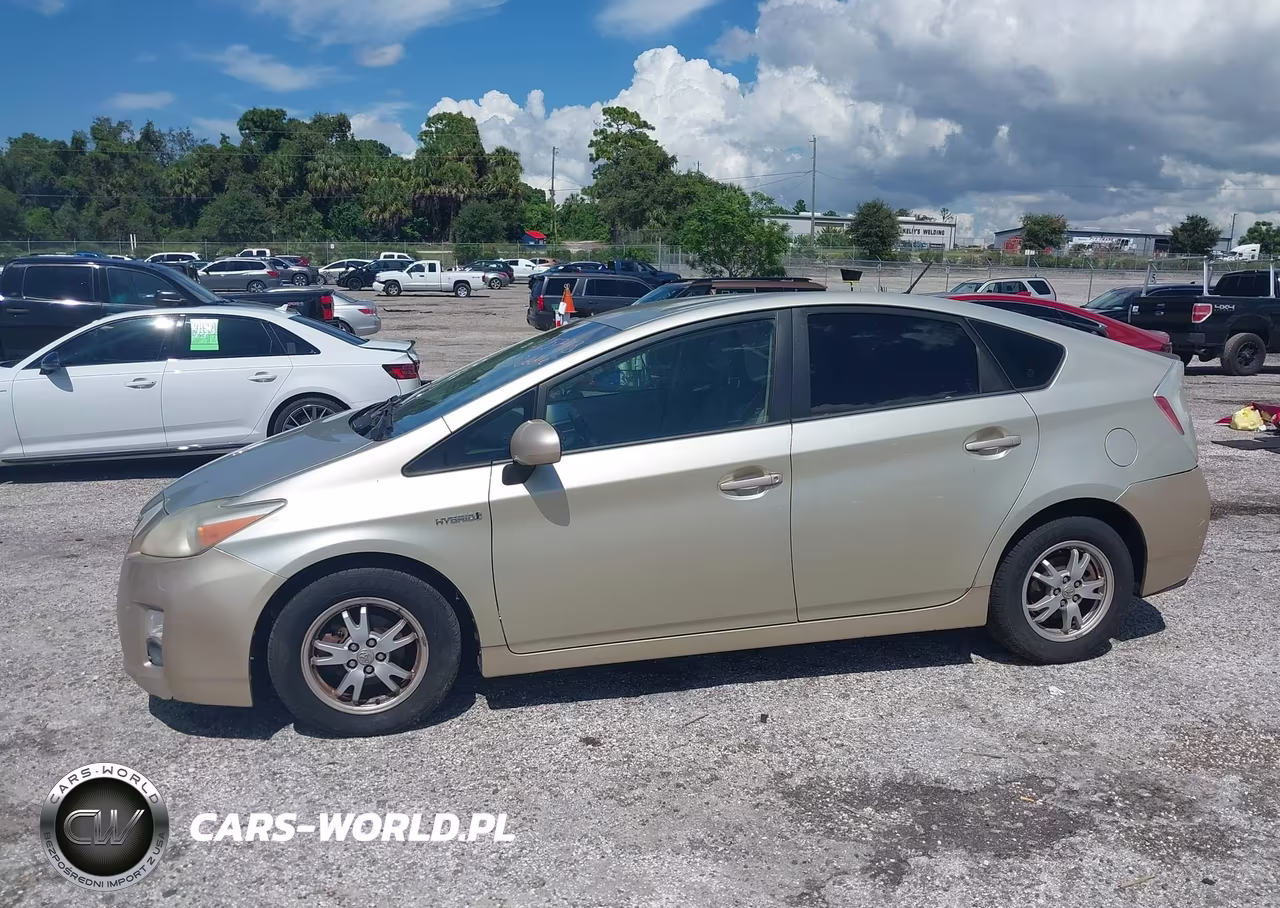 2011 Toyota Prius Two VIN:JTDKN3DU1B0261696 - 14