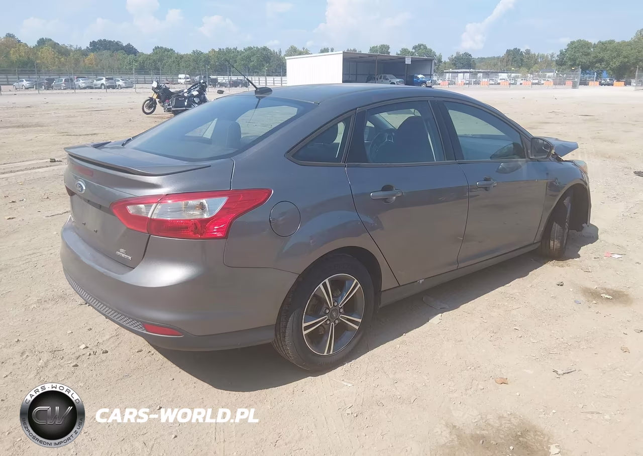 2014 Ford Focus Se VIN:1FADP3F20EL344947 - 4