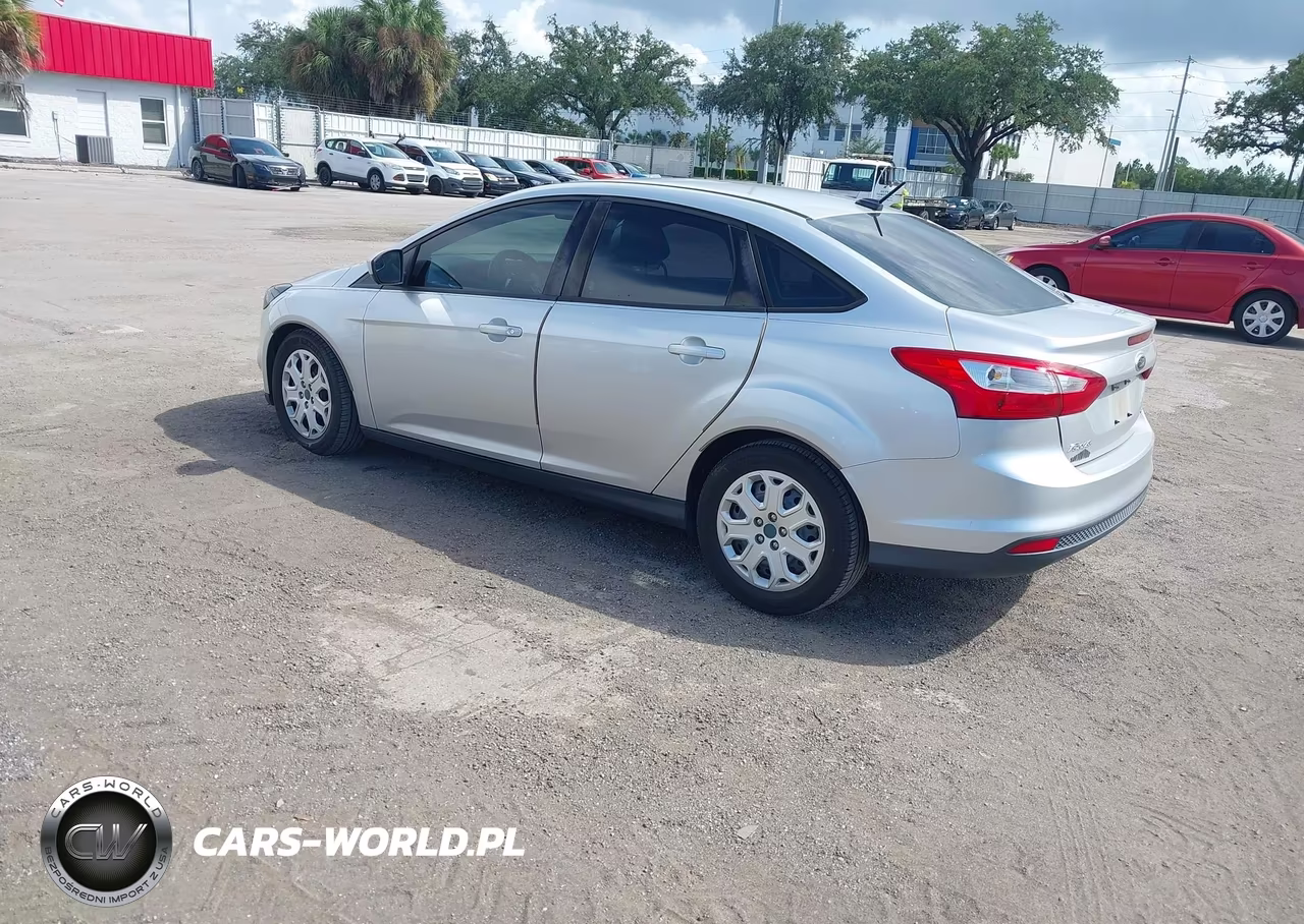 2012 Ford Focus Se VIN:1FAHP3F24CL298599 - 3