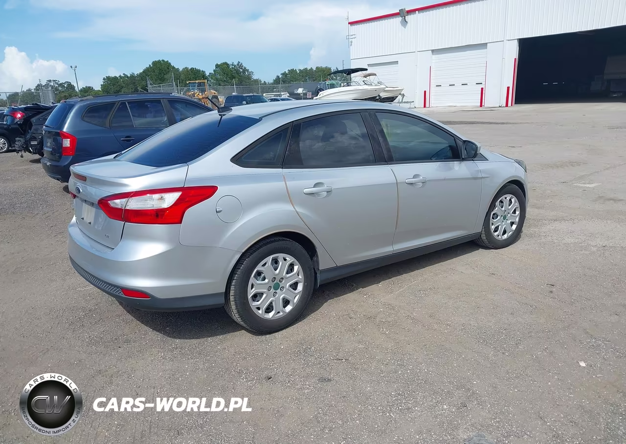 2012 Ford Focus Se VIN:1FAHP3F24CL298599 - 4