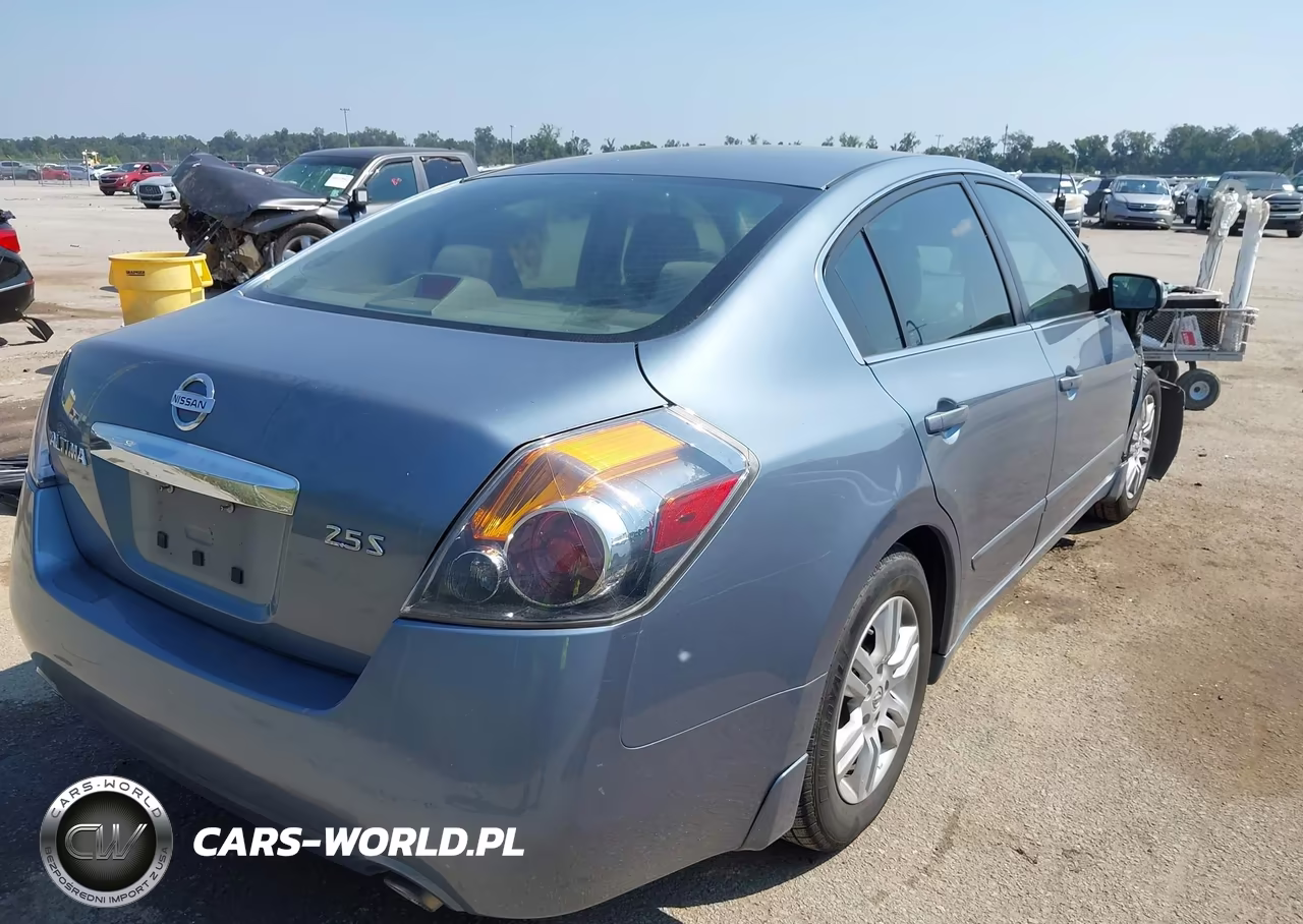 2011 Nissan Altima 2.5 S VIN:1N4AL2AP8BN492923 - 4
