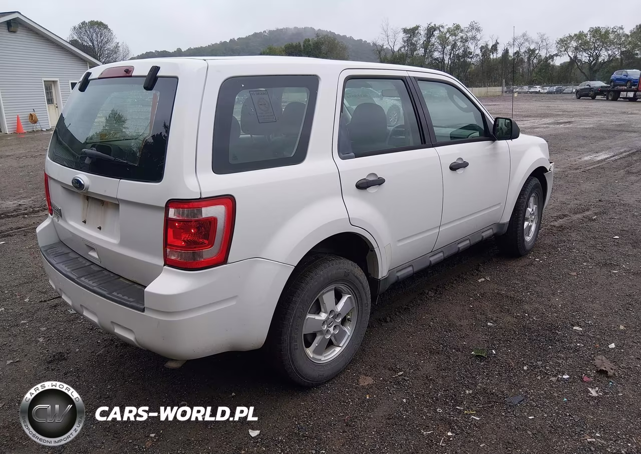 2010 Ford Escape Xls VIN:1FMCU9C72AKC58911 - 4
