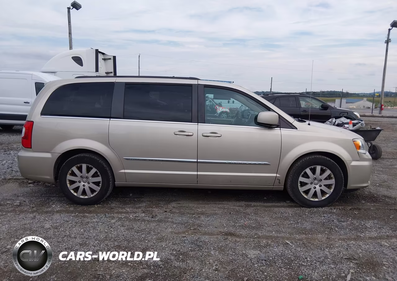 2016 Chrysler Town & Country Touring VIN:2C4RC1BG8GR300366 - 13
