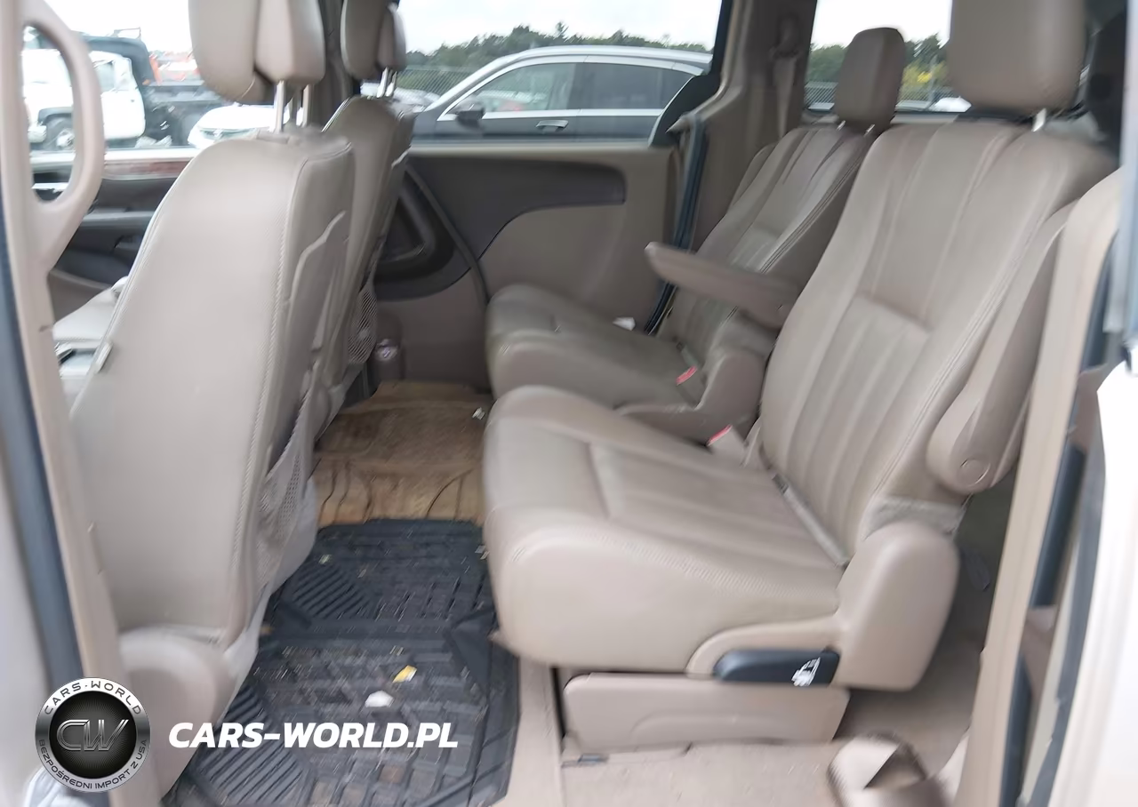 2016 Chrysler Town & Country Touring VIN:2C4RC1BG8GR300366 - 8