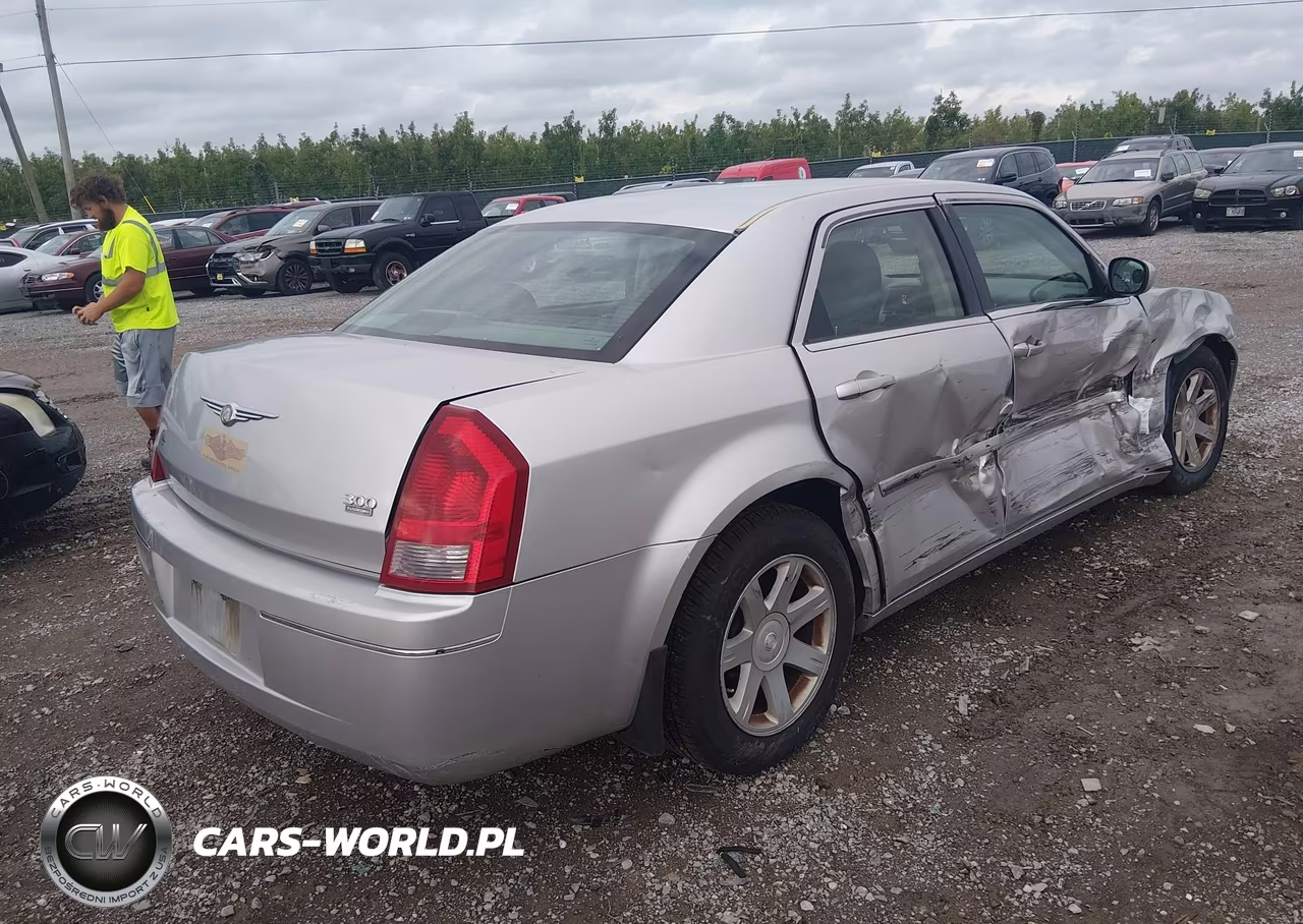 2005 Chrysler 300 Touring VIN:2C3JA53G35H108983 - 4