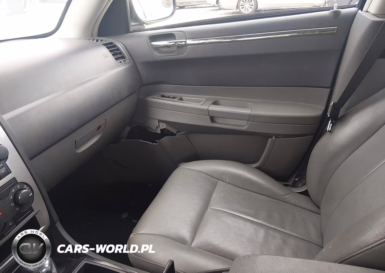 2005 Chrysler 300 Touring VIN:2C3JA53G35H108983 - 5