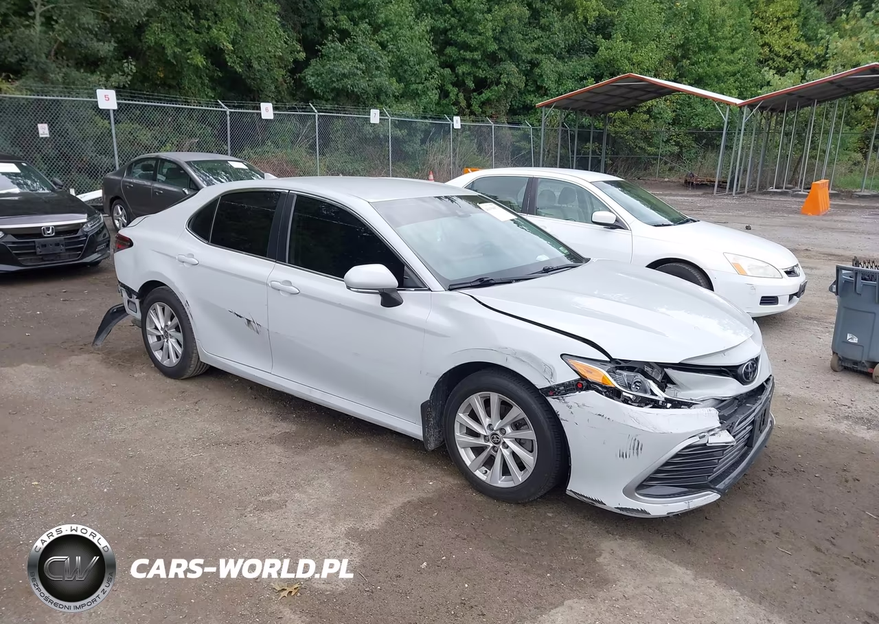 2022 Toyota Camry Le – zdjęcie 1 z 16