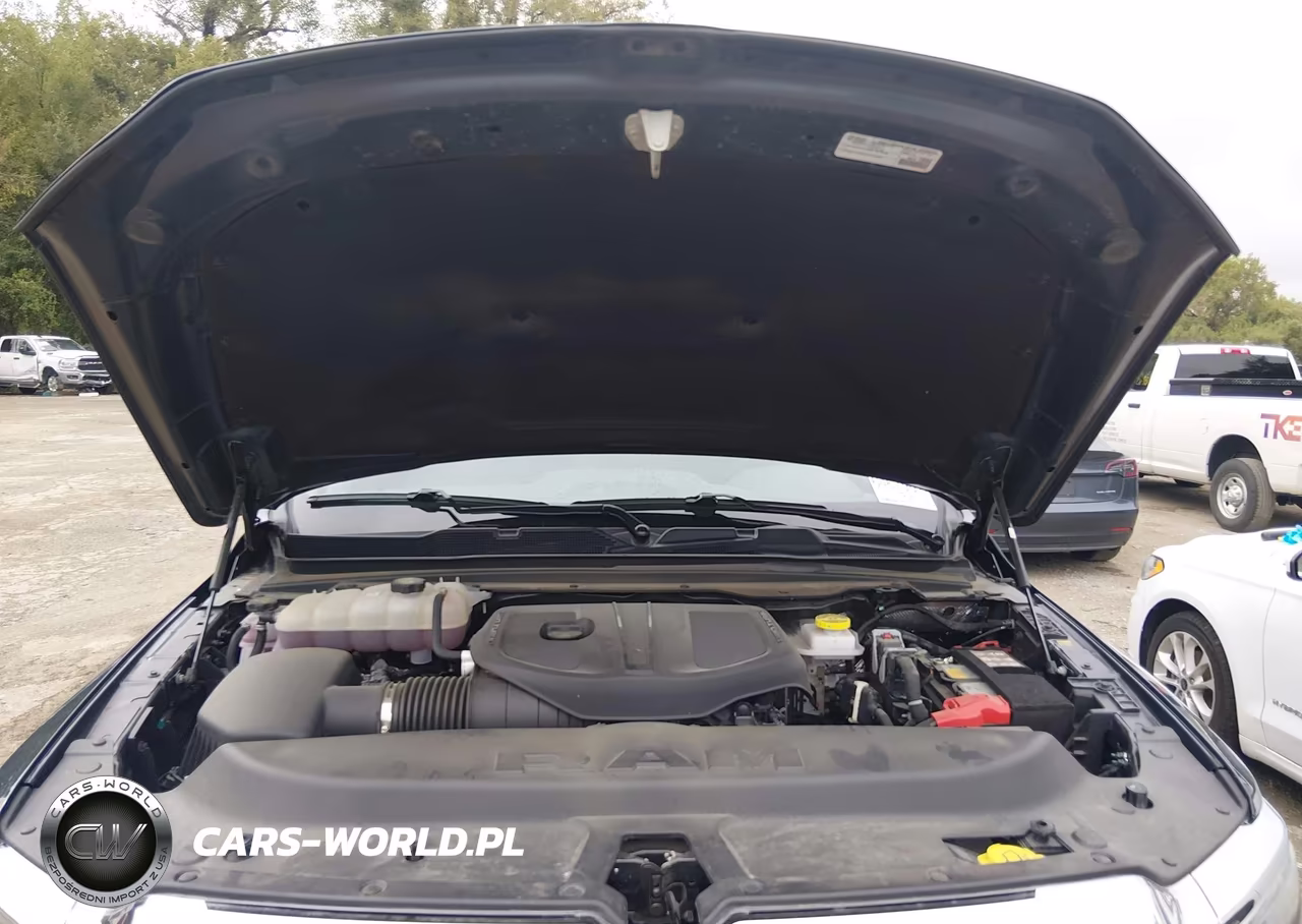 2026 Ram 1500 Laramie VIN:1C6SRFJP6TN281958 - 10