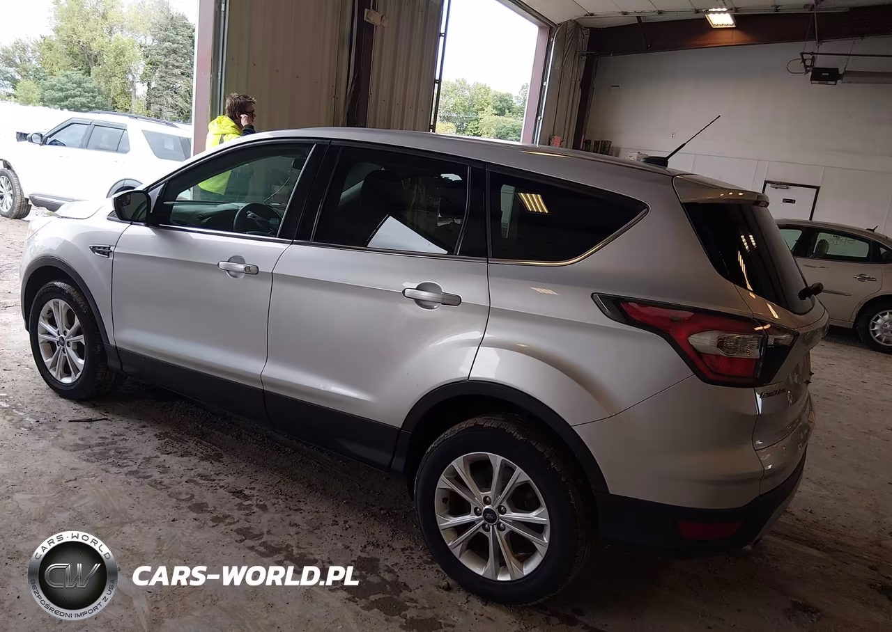 2017 Ford Escape Se VIN:1FMCU9GD3HUB32569 - 3