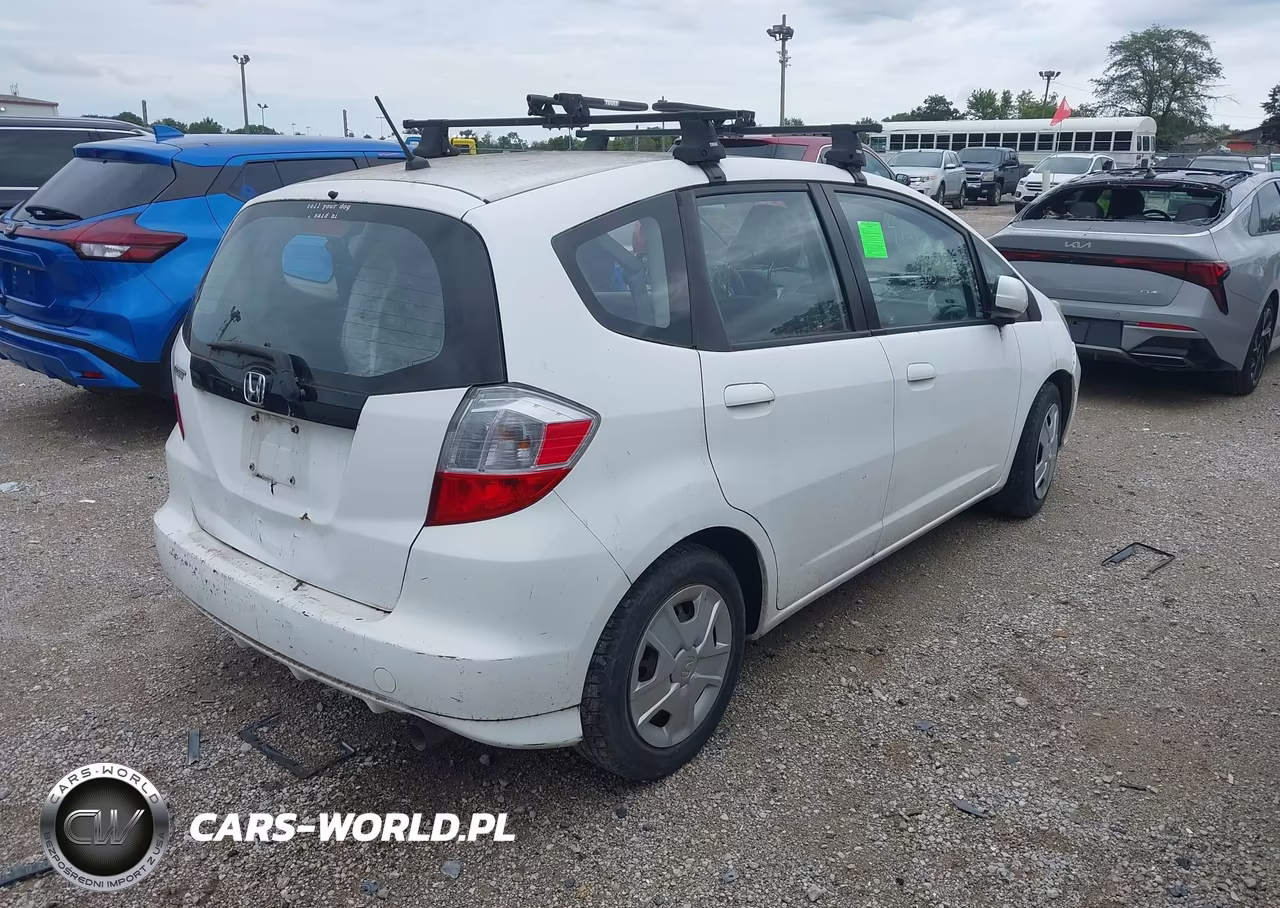 2013 Honda Fit VIN:JHMGE8H36DC079349 - 4