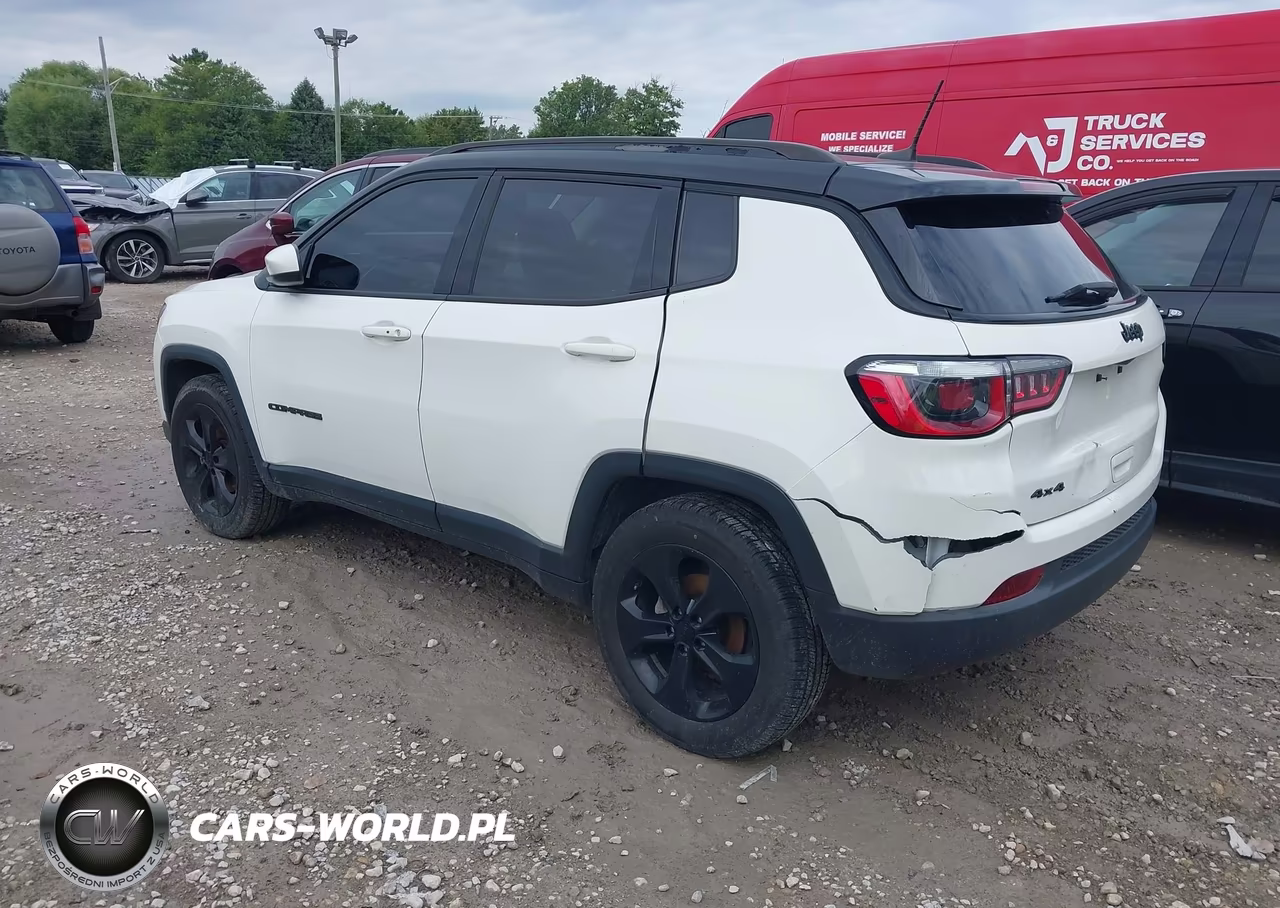 2017 Jeep New Compass Latitude 4X4 VIN:3C4NJDBBXJT394698 - 3