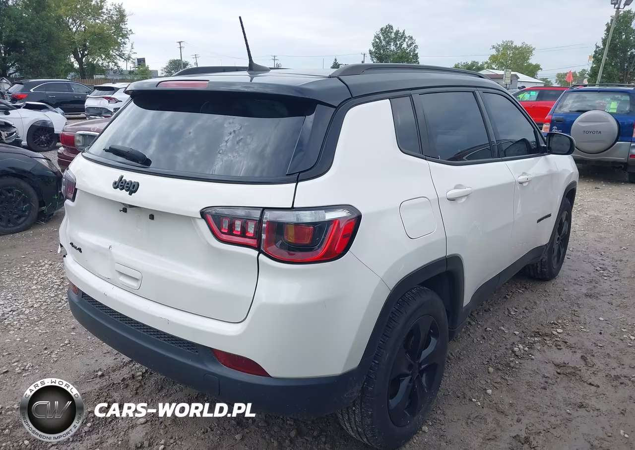 2017 Jeep New Compass Latitude 4X4 VIN:3C4NJDBBXJT394698 - 4