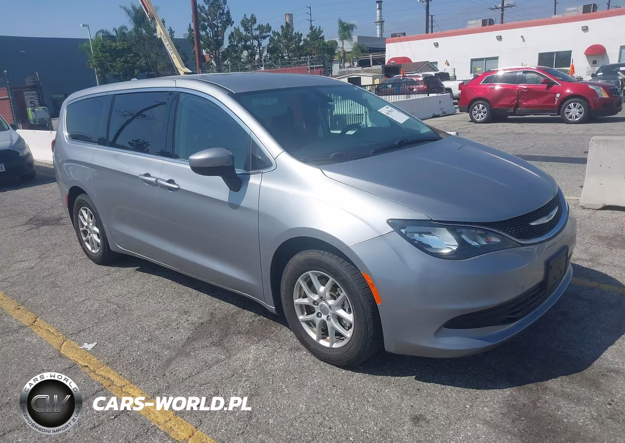 2020 Chrysler Voyager Lx
