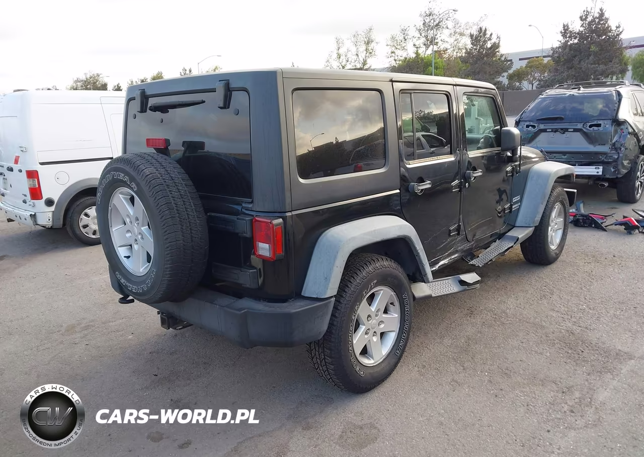 2012 Jeep Wrangler Unlimited Sport VIN:1C4BJWDG6CL121506 - 4