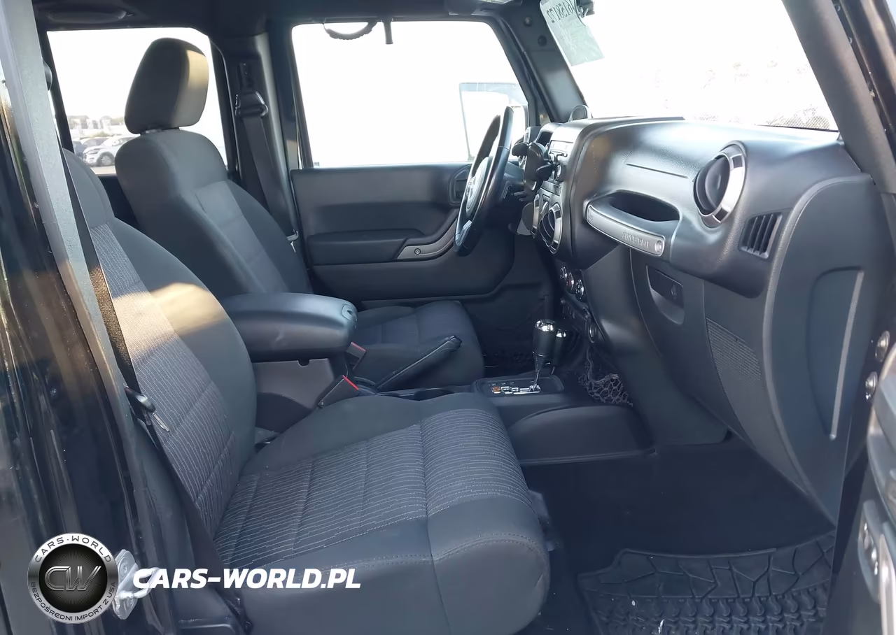2012 Jeep Wrangler Unlimited Sport VIN:1C4BJWDG6CL121506 - 5