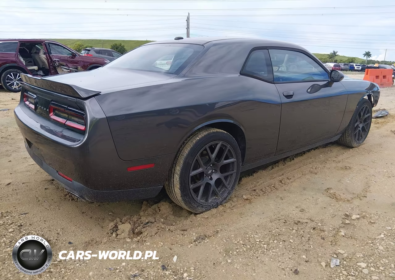 2018 Dodge Challenger Sxt VIN:2C3CDZAG6JH121960 - 4