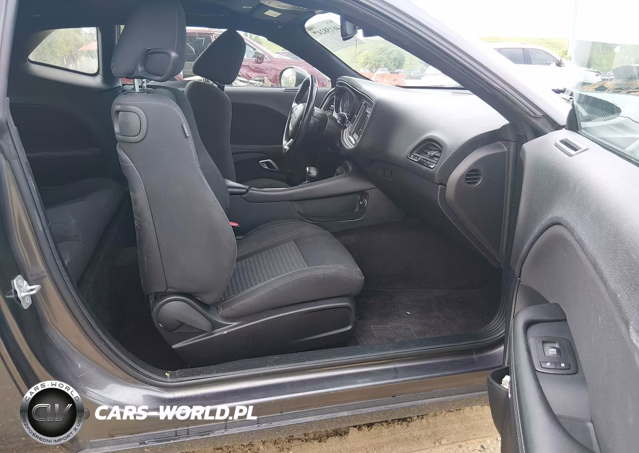 2018 Dodge Challenger Sxt VIN:2C3CDZAG6JH121960 - 5