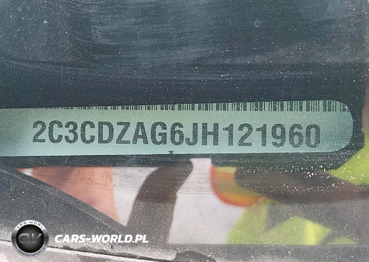 2018 Dodge Challenger Sxt VIN:2C3CDZAG6JH121960 - 9