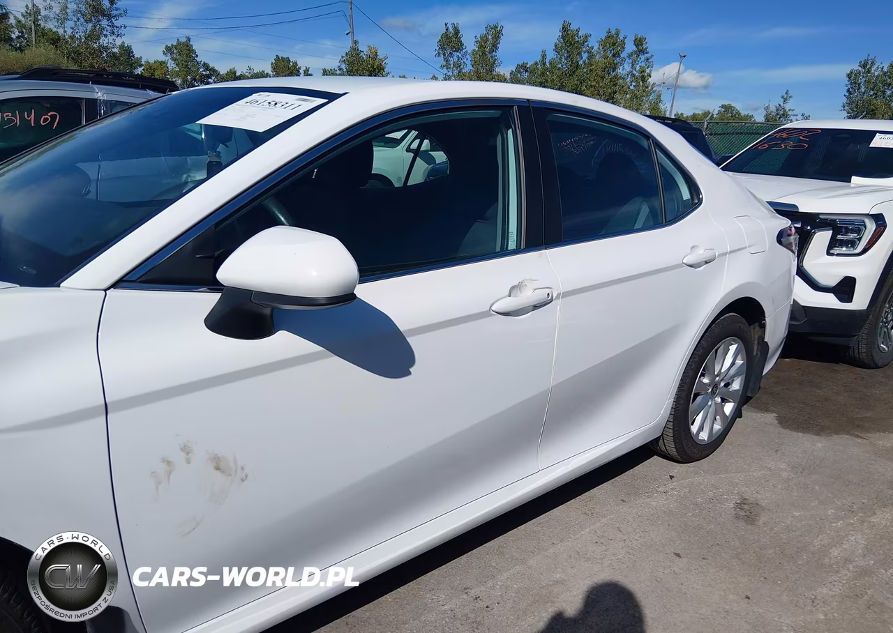 2020 Toyota Camry Le VIN:4T1C11AK7LU956665 - 14