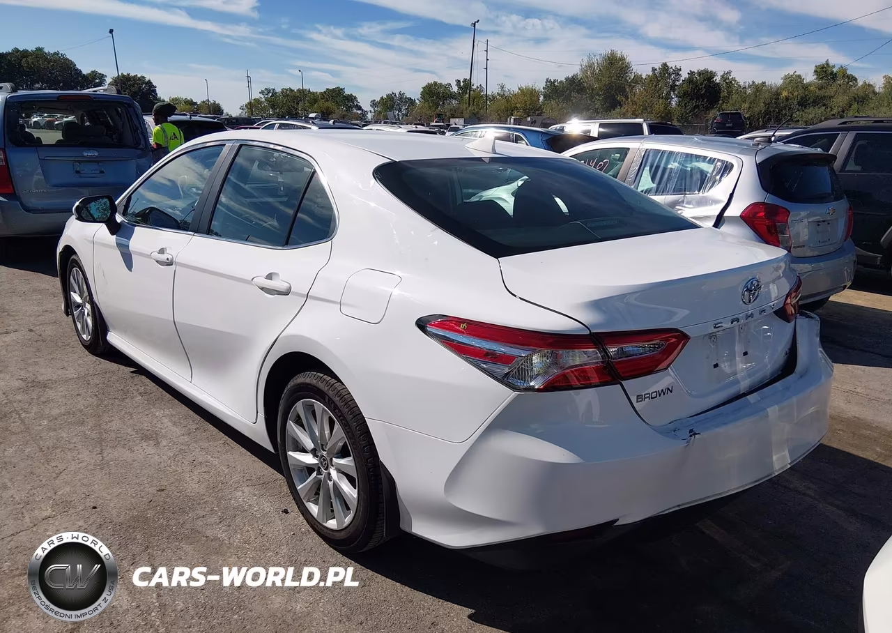 2020 Toyota Camry Le VIN:4T1C11AK7LU956665 - 3