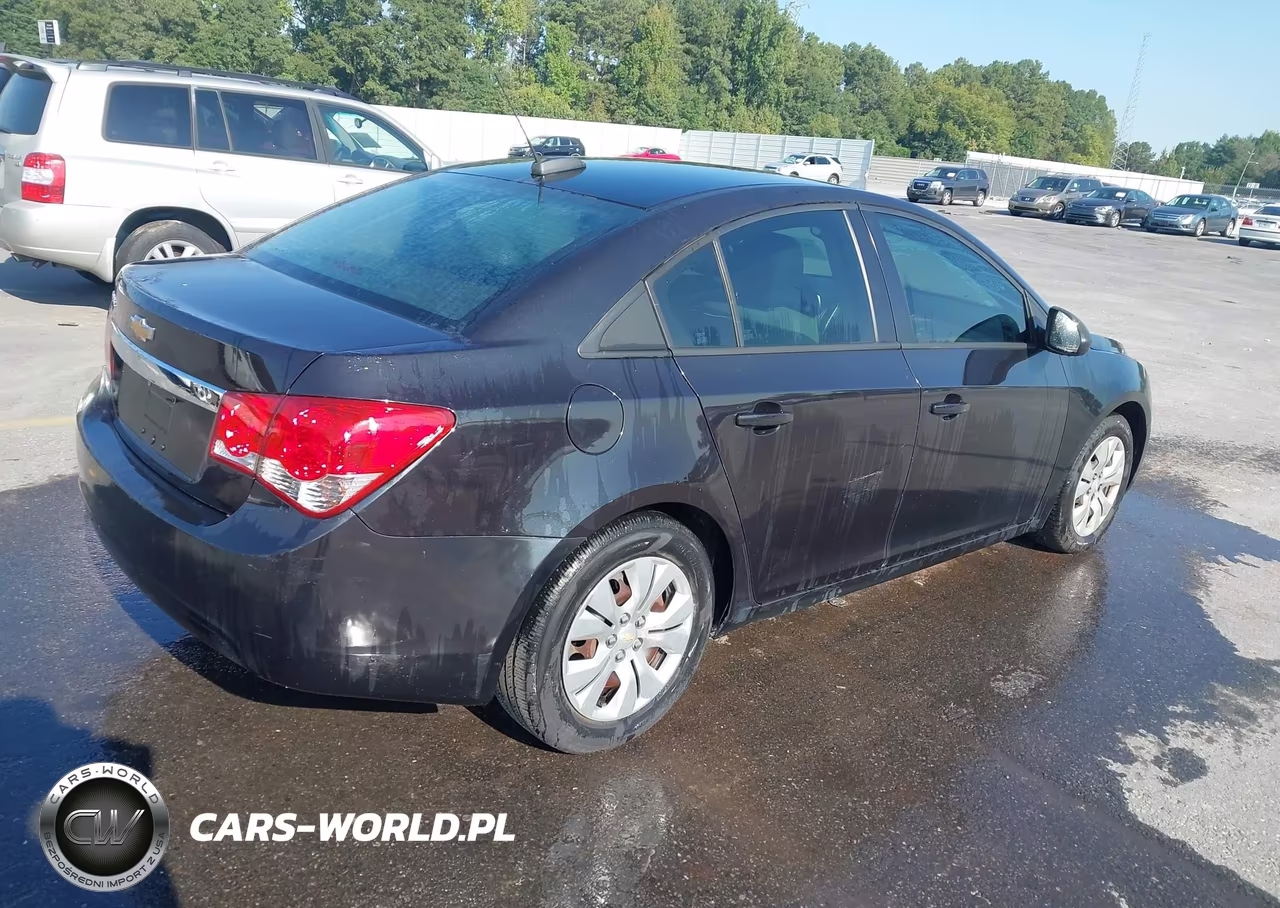 2015 Chevrolet Cruze Ls Auto VIN:1G1PA5SHXF7298805 - 4