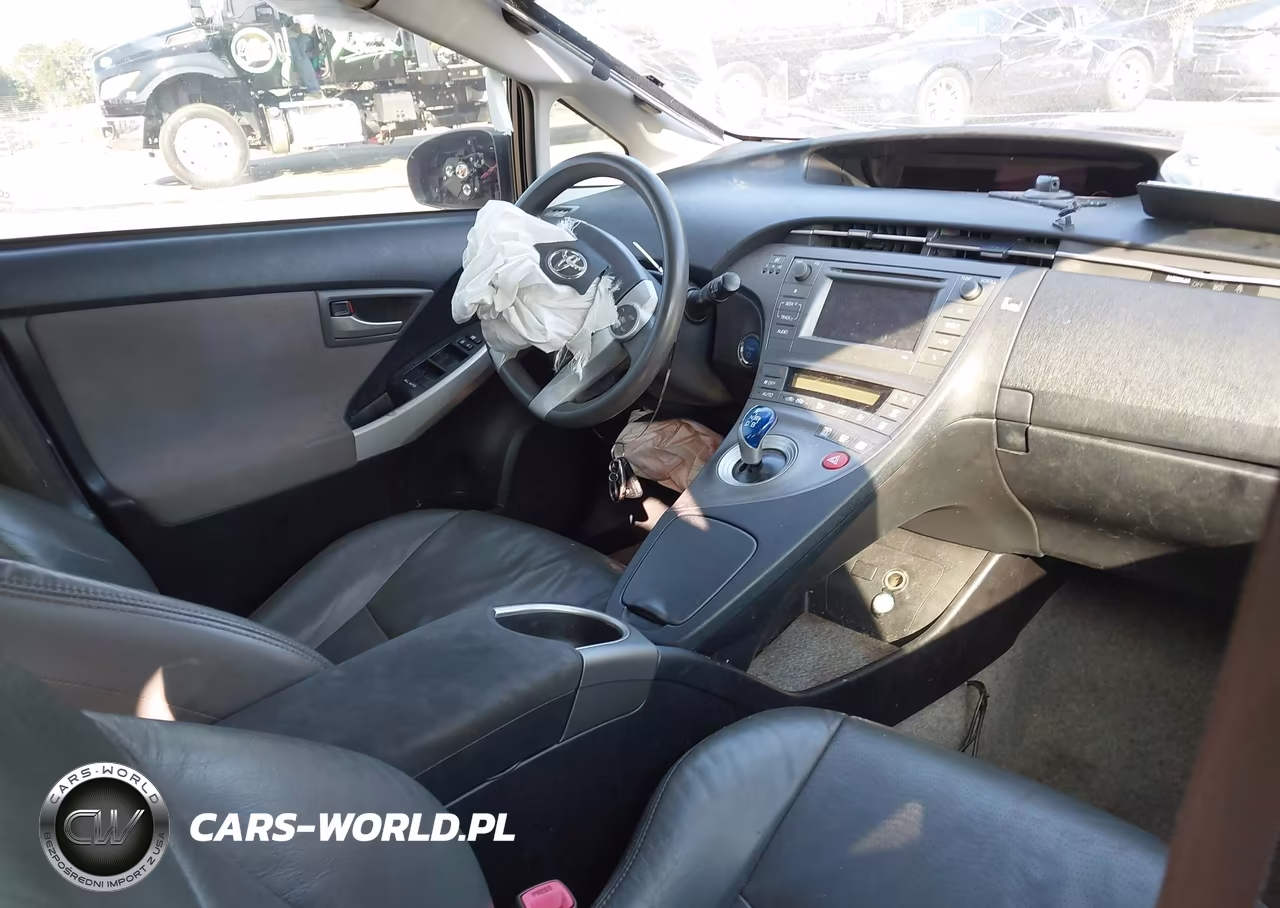 2013 Toyota Prius Two VIN:JTDKN3DU2D5648375 - 5