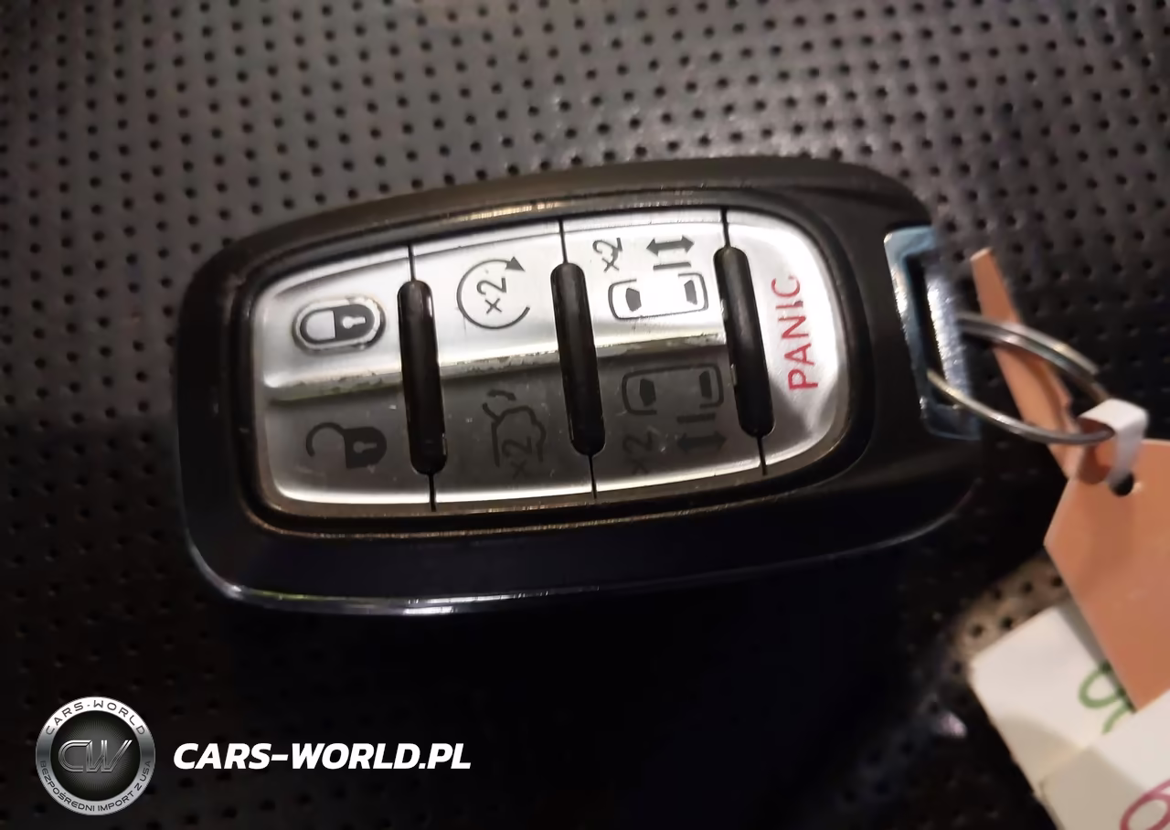 2018 Chrysler Pacifica Hybrid Limited VIN:2C4RC1N73JR183427 - 11