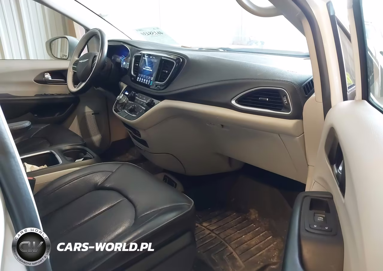 2018 Chrysler Pacifica Hybrid Limited VIN:2C4RC1N73JR183427 - 5