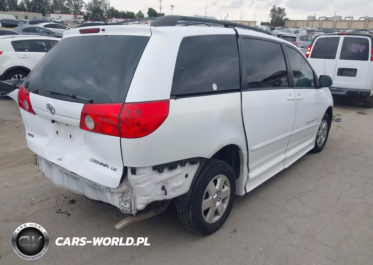 2010 Toyota Sienna Le VIN:5TDKK4CCXAS309263 - 4