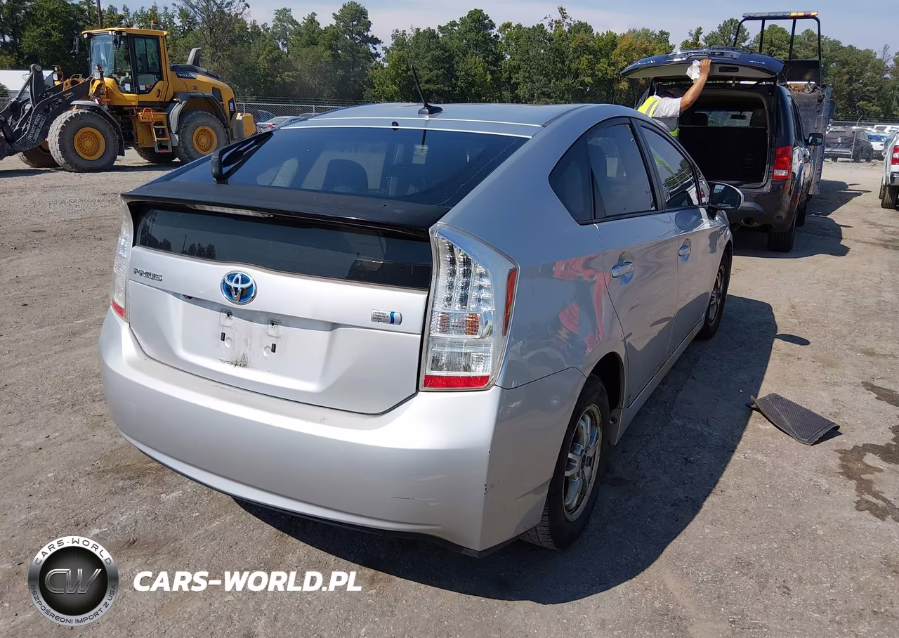 2011 Toyota Prius Three VIN:JTDKN3DU1B0273802 - 4